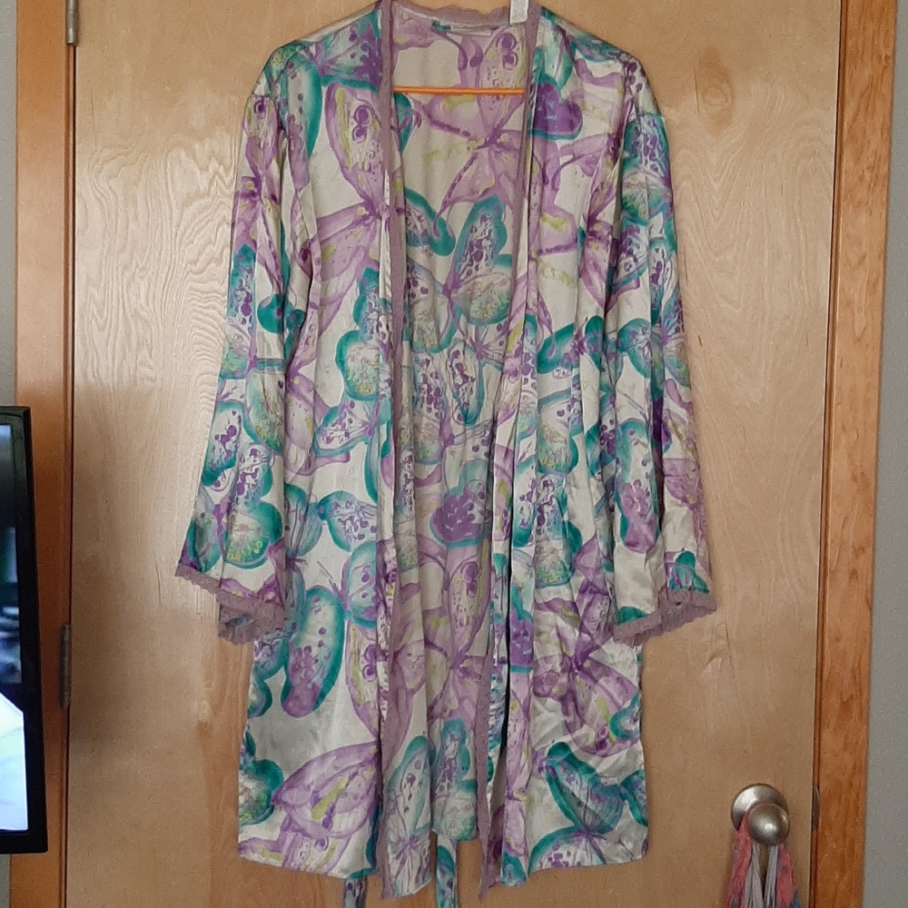 Polyester Butterfly Robe - Picture 2 of 7